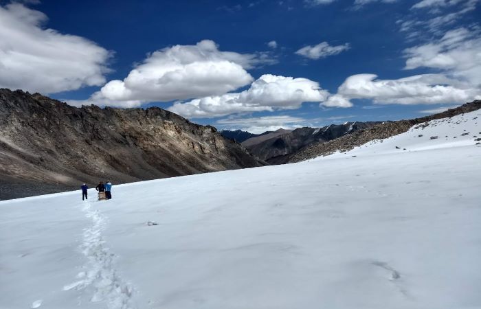 Glacier retreat in the Hindukush Himalayas reveals transboundary uncertainties