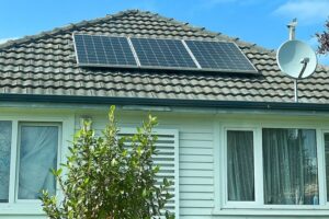 Solar tenders plunge 53% YoY in Q1 2025, auctions drop 39%