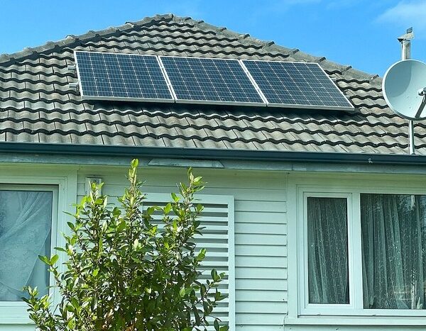 Solar tenders plunge 53% YoY in Q1 2025, auctions drop 39%