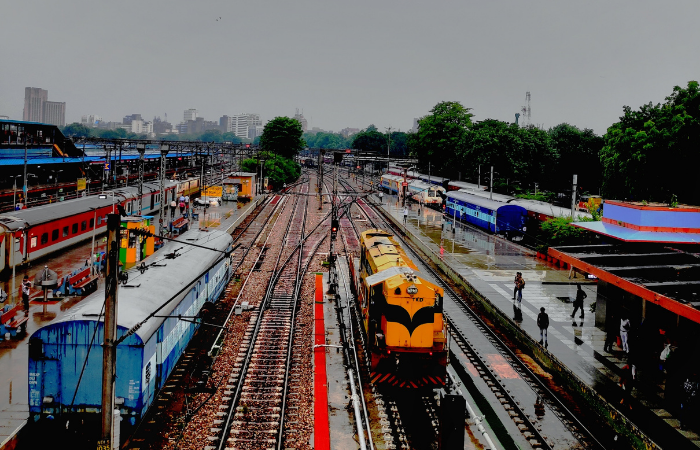 One in Four Trains Could Run on Direct Supply from Solar Panels to Curb Emissions: Report