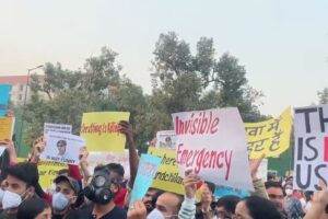 Parents, Activists Protests at India Gate as Air Turns Toxic