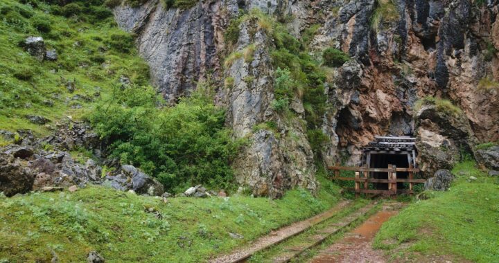 Dynamite Explosion in Meghalaya Resurfaces Banned Rat Hole Mining Concerns