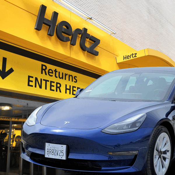 Hertz orders 100,000 Teslas, Uber to lease half of them