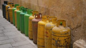 Kitchens Across India Switch to Simpler Meals Due to LPG Shortage