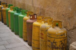 Kitchens Across India Switch to Simpler Meals Due to LPG Shortage