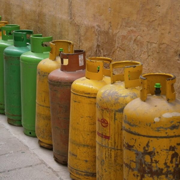 Kitchens Across India Switch to Simpler Meals Due to LPG Shortage