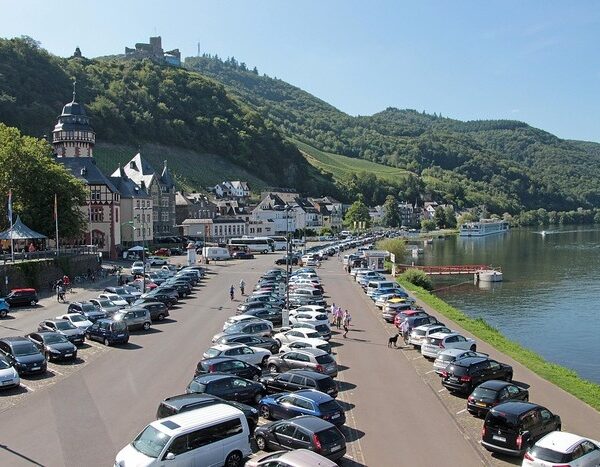 Parked Vehicles Significantly Intensify Urban Warming: Report 