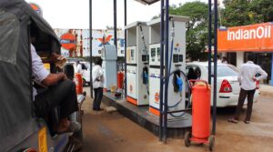 India may get EV chargers at all 69,000 petrol pumps, 6,490 new e-buses by 2022