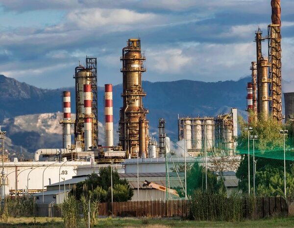 Experts Call US’ Attack on Venezuela Driven by Oil, Risks Market Fallout