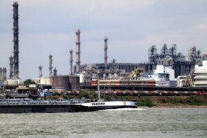 Russian Oil Imports to Rise in September as India Defies US Punitive Tariffs