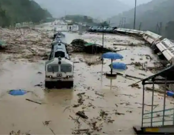 Massive floods create inland lake in Pakistan’s Sindh province