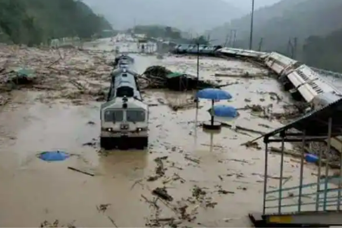 Massive floods create inland lake in Pakistan’s Sindh province